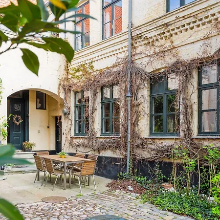 Det Gamle Apotek Mon Гостевой дом 3*